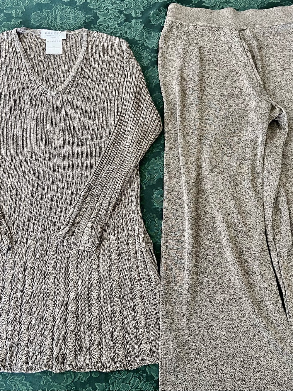 Jaeger Made in Great Britain Women's 2 Piece Wide pants&Taupe VNeck Knit Sweater